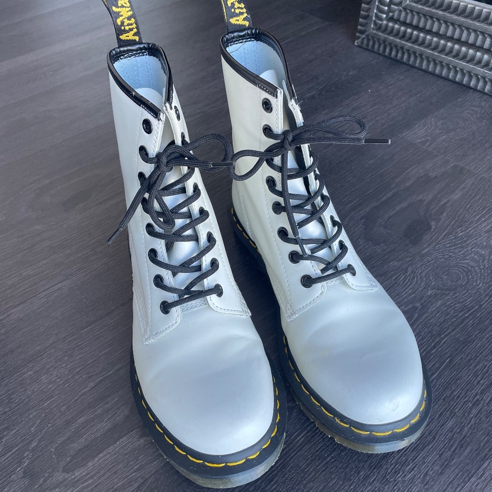 1460 WOMEN'S SMOOTH LEATHER LACE UP BOOTS